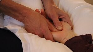 Massage de la main